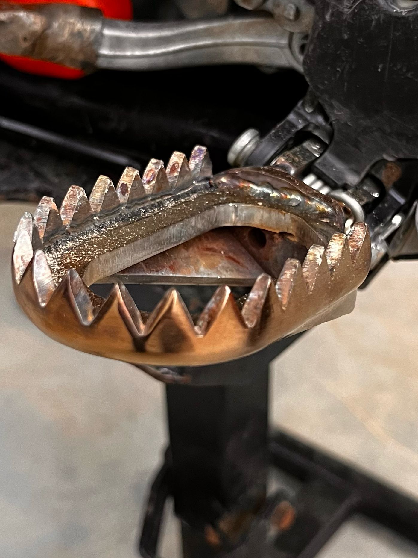 Mitigator Pro Foot Pegs Fits Ktm (EXC/XC-W/XC/SX) Husqvarna (TE/TX/TC)-Gasgas (EC/MC) 2024-2025 TBI Models